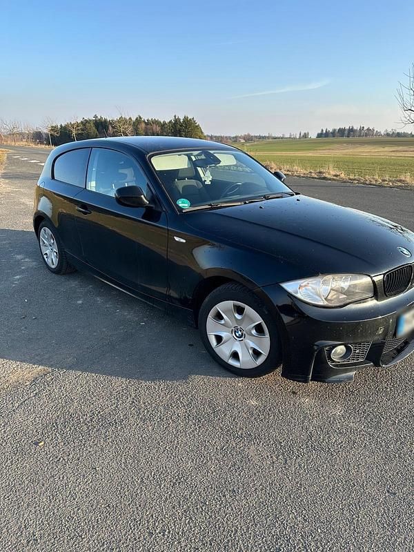 Gebraucht BMW 116 122 PS (89 kW) 2012 Schwarz Kleinwagen