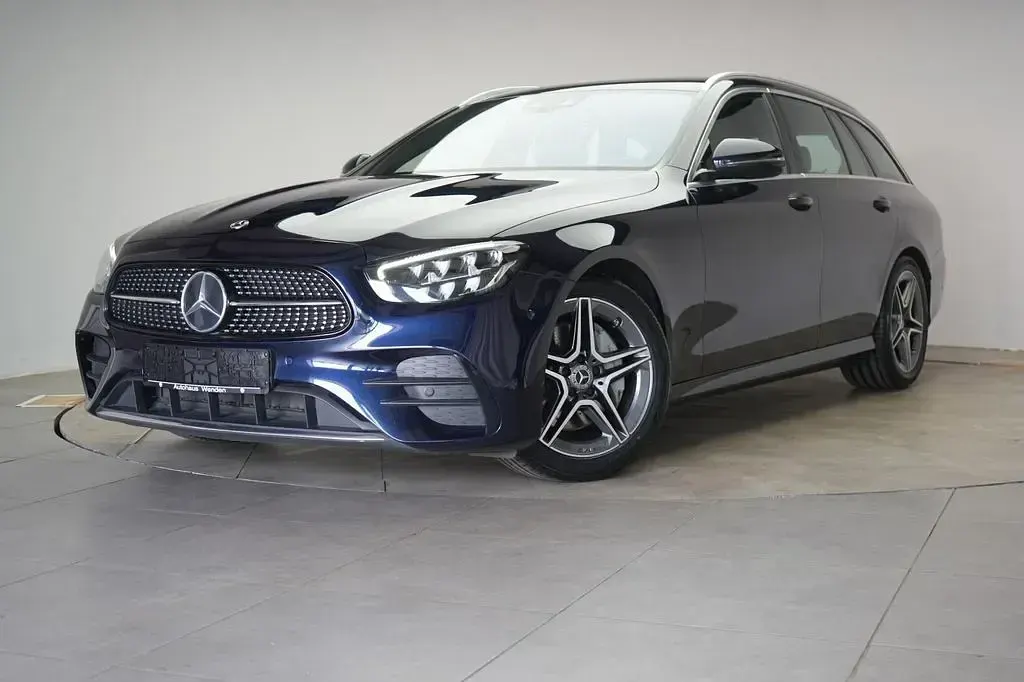 Gebraucht Mercedes E220 AMG 194 PS (142 kW) 2021 Blau Limousine