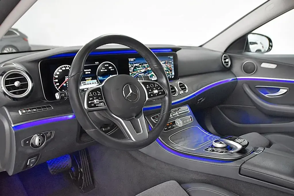Gebraucht Mercedes E220 Avantgarde 194 PS (142 kW) 2020 Schwarz Limousine