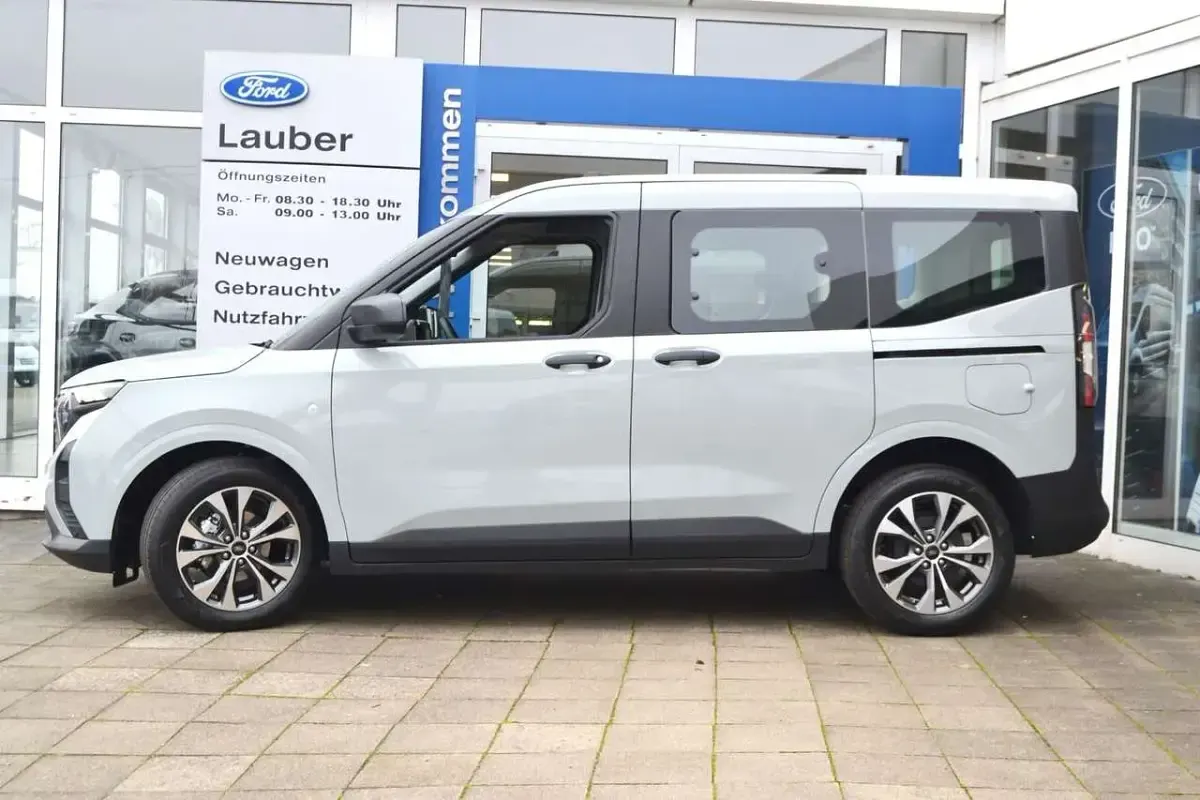 Gebraucht Ford Tourneo Courier Trend 125 PS (91 kW) 2024 Cactus grey Van / Kleinbus