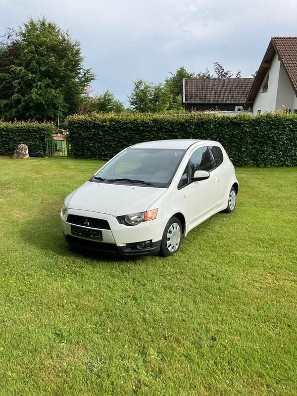 Weiß Gebraucht 2012 Mitsubishi Colt Kleinwagen | 2.700 € - Bild 1/4