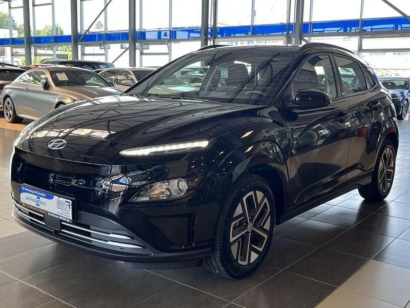 Gebraucht Hyundai Kona Select 100 kW (136 PS) 2021 Schwarz SUV