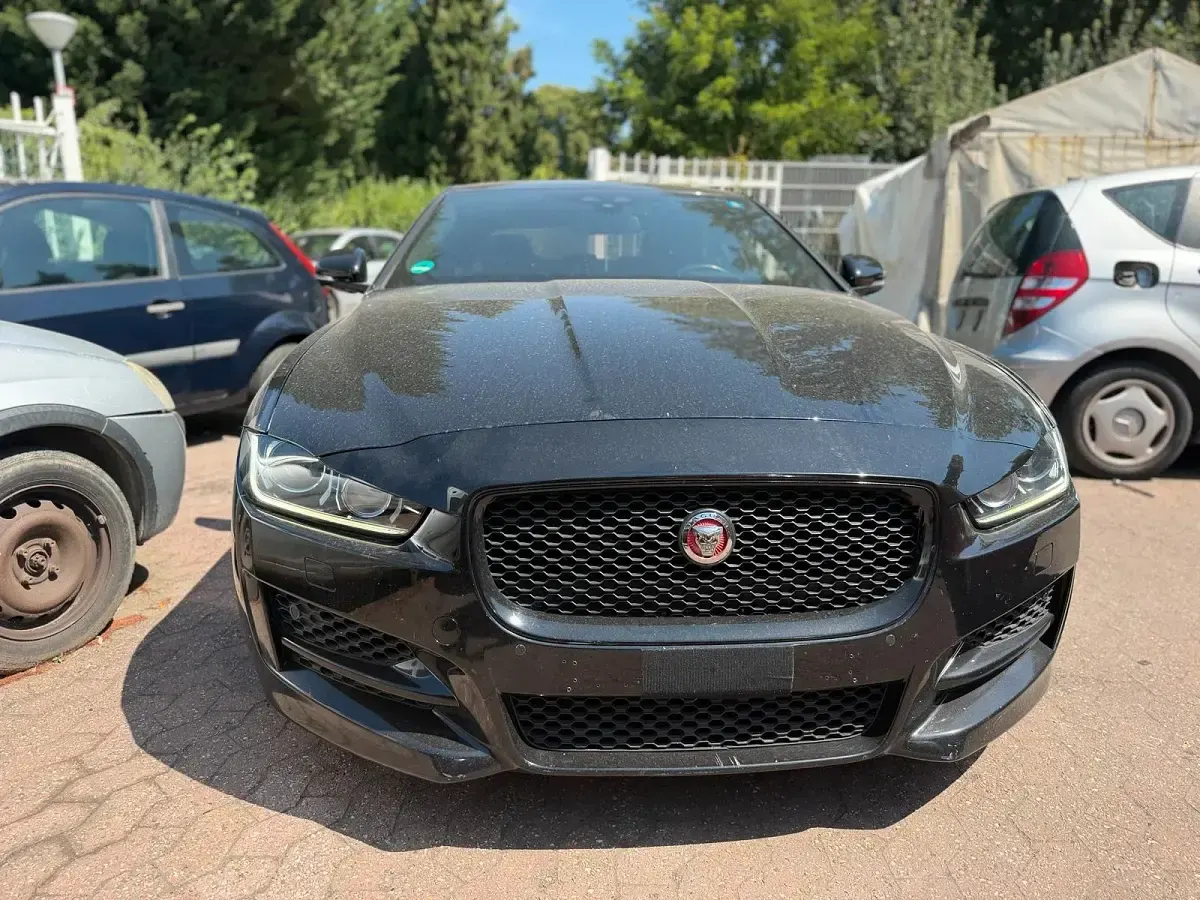 Gebraucht Jaguar XE 163 PS (119 kW) 2015 Schwarz Limousine