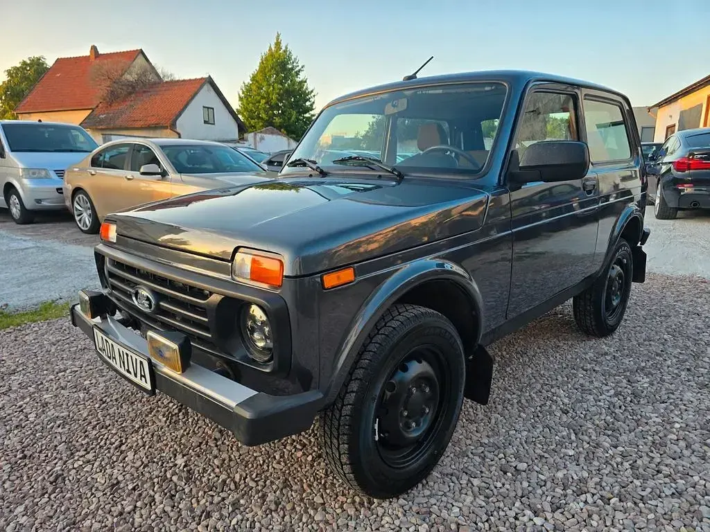 Gebraucht Lada Taiga 83 PS (61 kW) 2021 Grau SUV