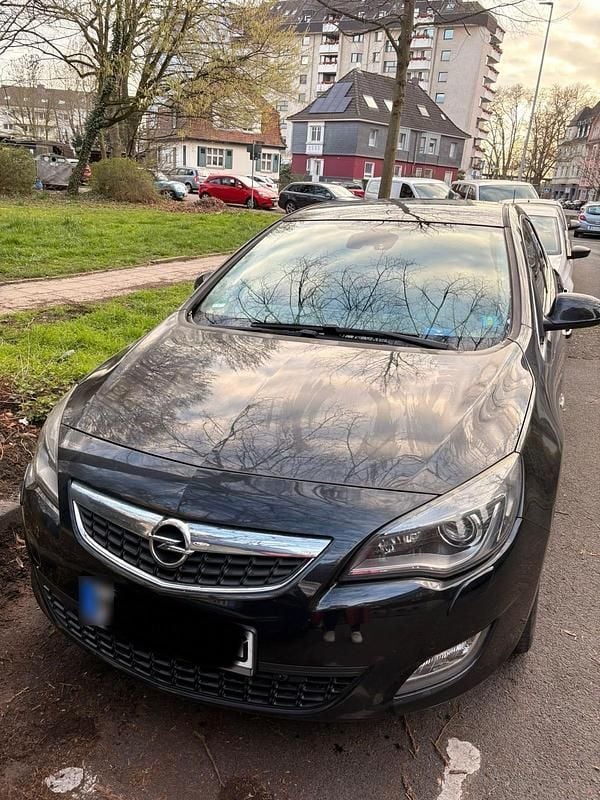 Second-hand Opel Astra 180 CP (132 kW) 2012 Negru Berlinǎ