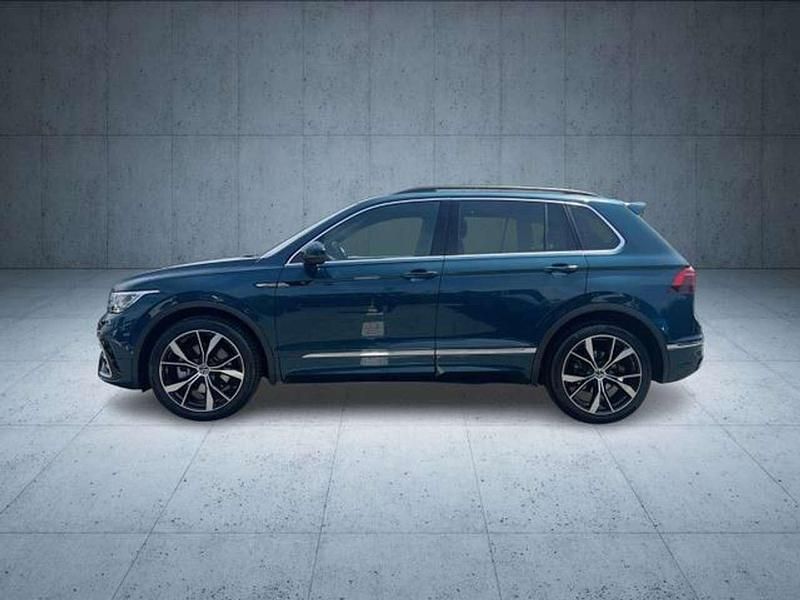 Blau Gebraucht 2024 VW Tiguan R-line SUV | 46.965 € (Teuer) - Bild 1/1