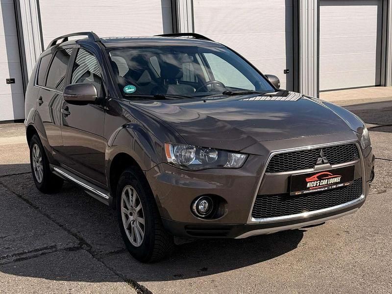 Gebraucht Mitsubishi Outlander Edition 177 PS (130 kW) 2011 Granitbraun (m) SUV