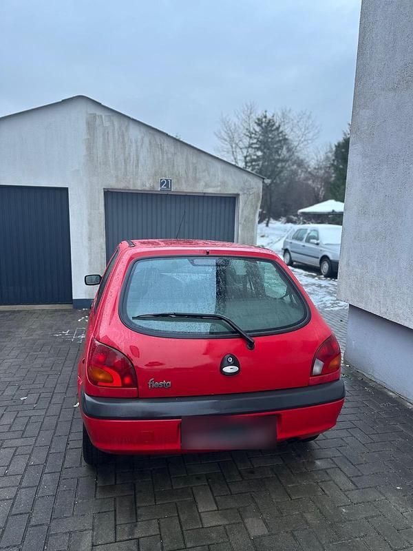 Gebraucht Ford Fiesta 50 PS (36 kW) 2002 Rot Kleinwagen