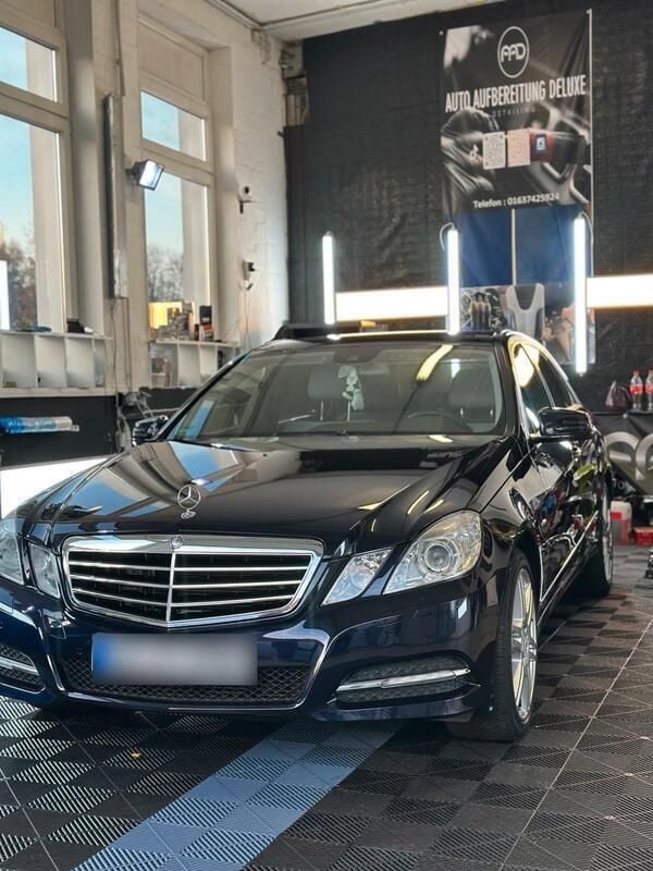 Blau Gebraucht 2011 Mercedes E350 Limousine | 13.999 € (Fairer Preis) - Bild 1/4