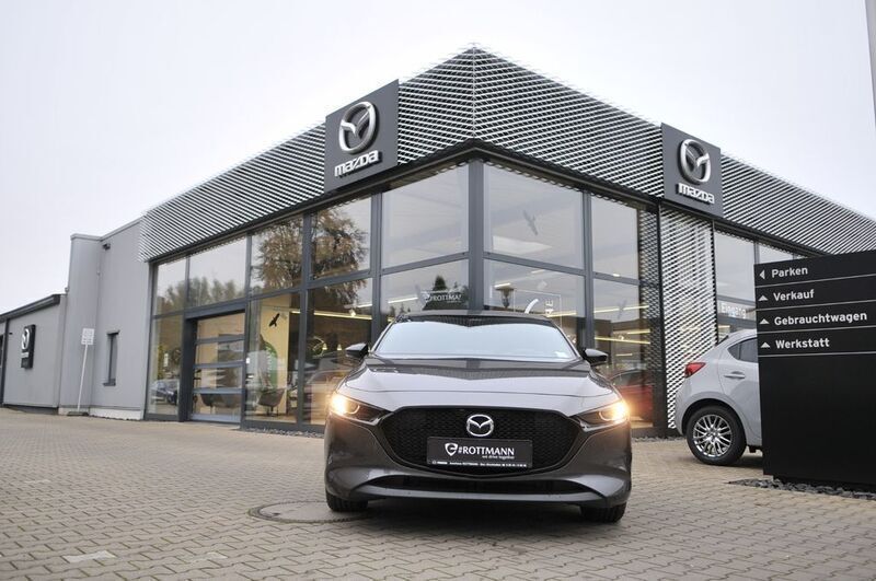 Grau Gebraucht 2023 Mazda 3 Homura-Line Kleinwagen | 27.500 € (Guter Preis) - Bild 1/4