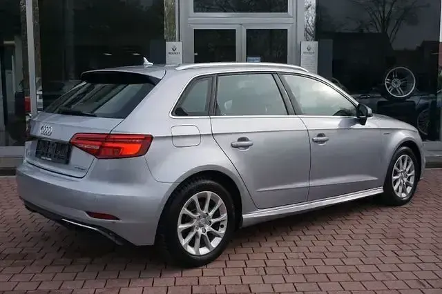 Gebraucht Audi A3 Sportback e-tron Design 150 PS (110 kW) 2017 Silber Kleinwagen