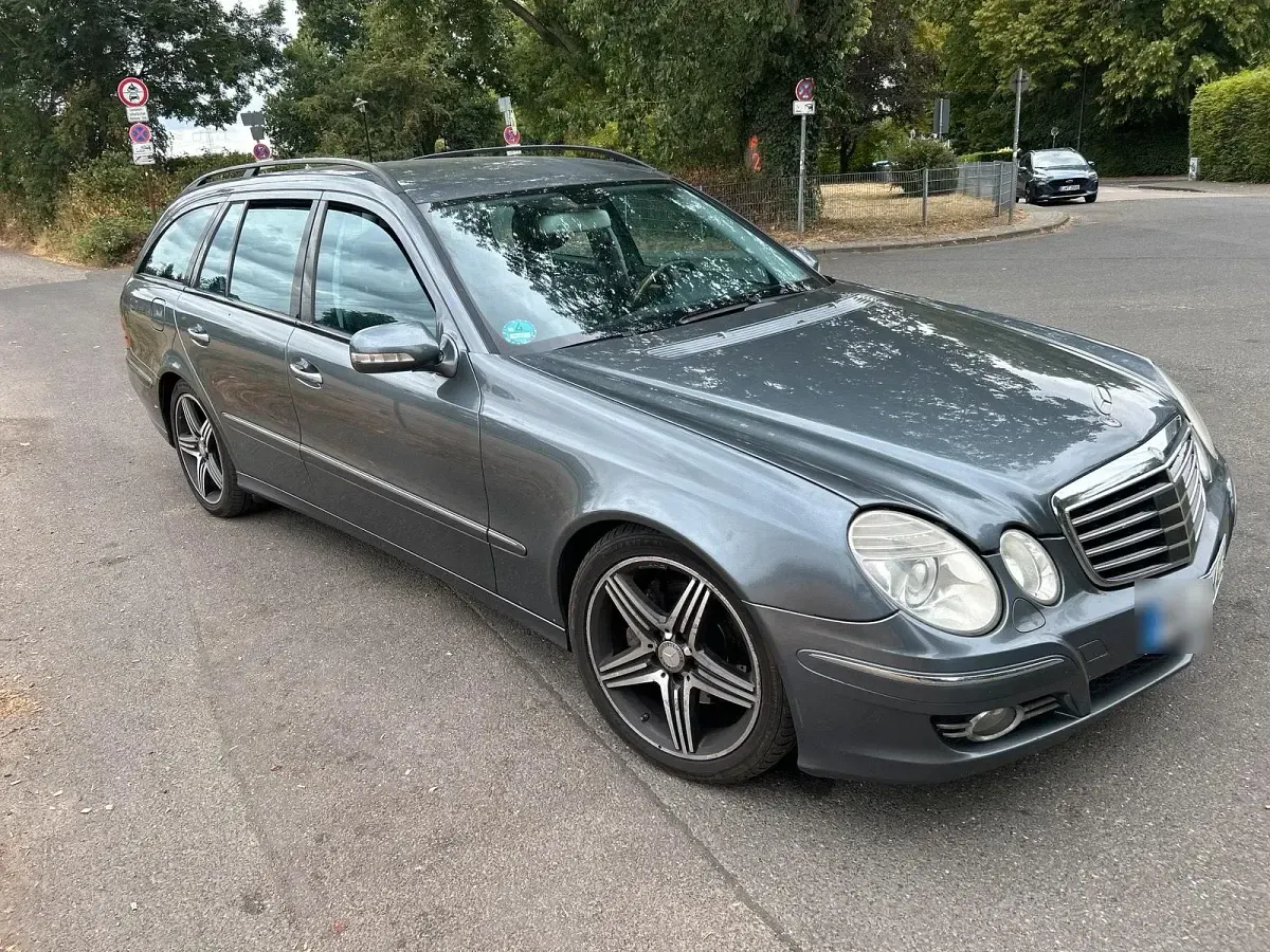 Gebraucht Mercedes E320 224 PS (164 kW) 2007 Grau Kombi