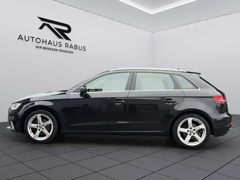 Gebraucht Audi A3 Sport 116 PS (85 kW) 2019 Mythosschwarz metallic (metallic) Limousine