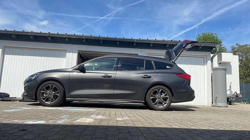 Usata Ford Focus ST-Line 155 CV (114 kW) 2020 Grigio Station wagon