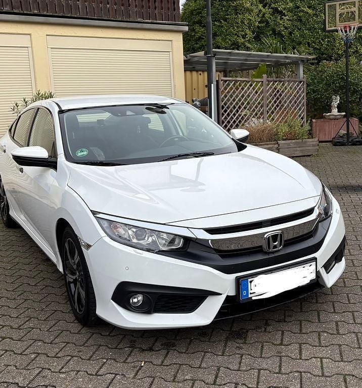 Gebraucht Honda Civic Prestige 182 PS (133 kW) 2018 Weiß Limousine