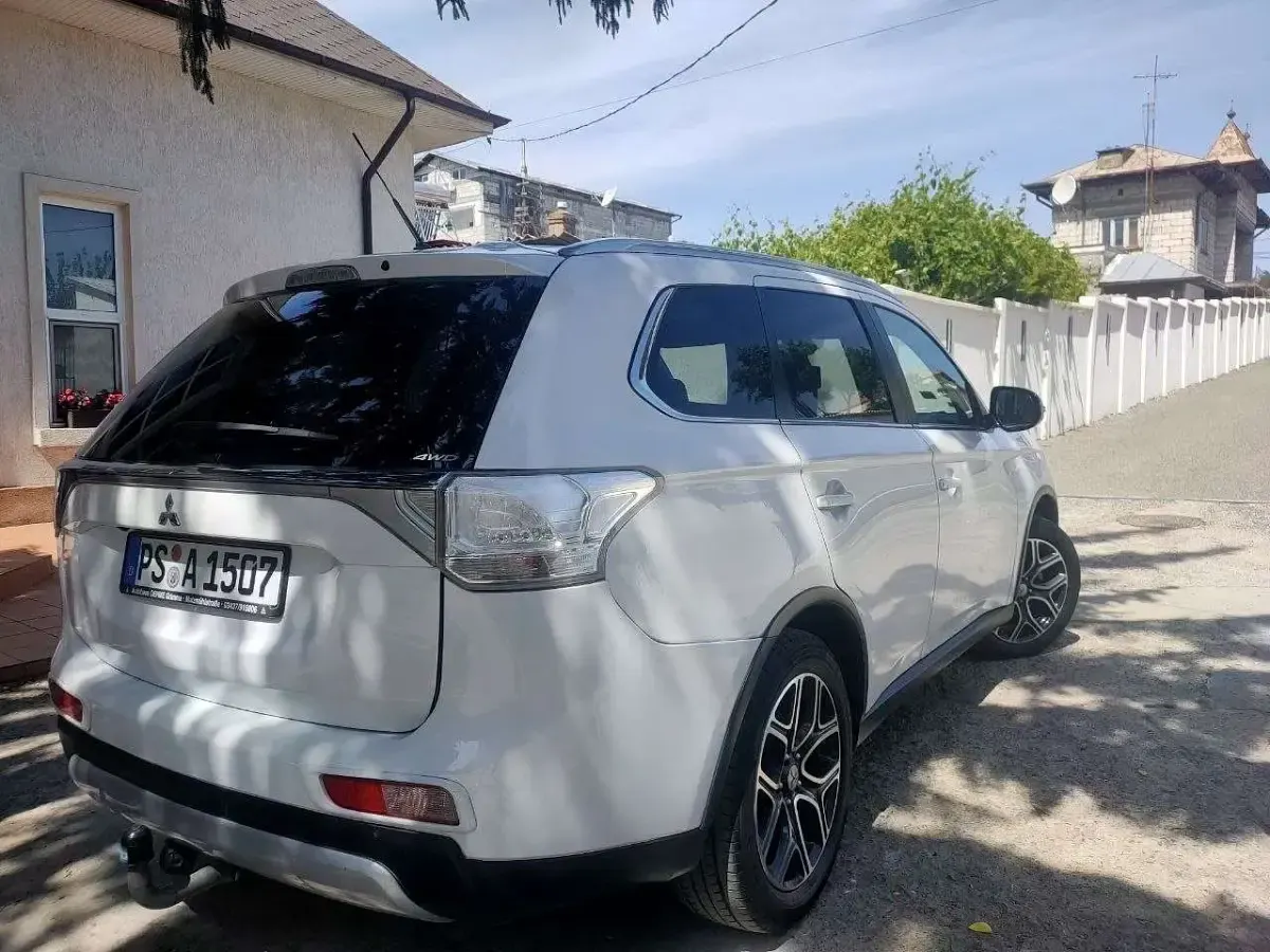 Gebraucht Mitsubishi Outlander 150 PS (110 kW) 2014 Weiß SUV