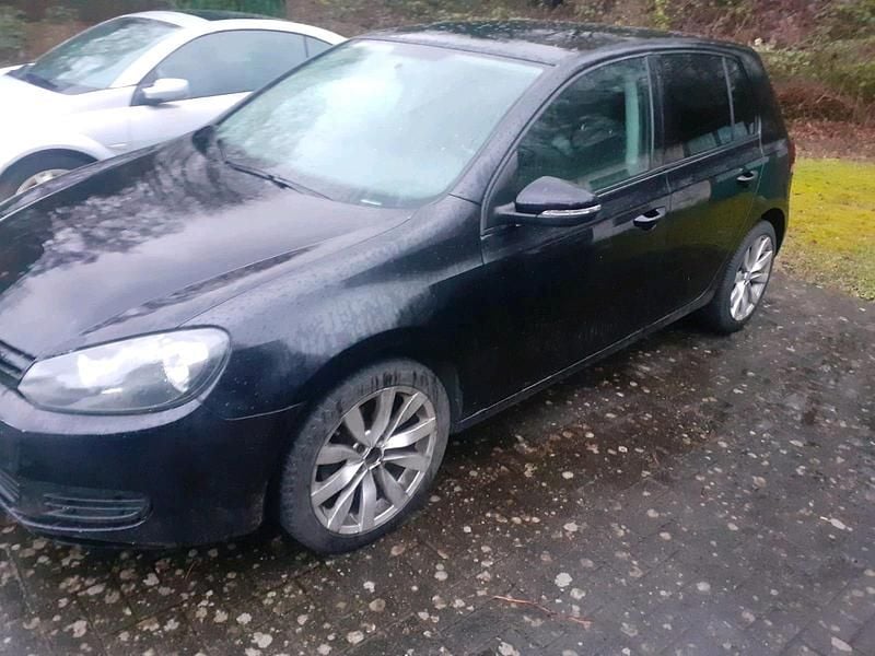 Gebraucht VW Golf VI 105 PS (77 kW) 2010 Schwarz Kleinwagen