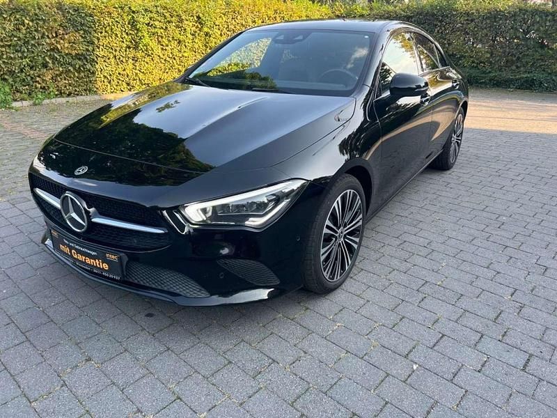 Nachtschwarz unilack Gebraucht 2019 Mercedes 250 Night Coupé | 26.900 € (Fairer Preis) - Bild 1/4