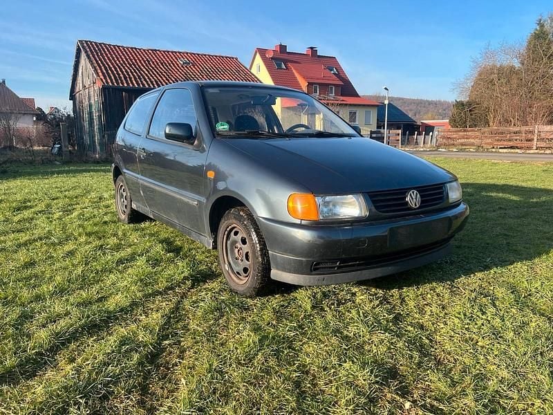 Grau Gebraucht 1998 VW Polo Kleinwagen | 699 € (Superpreis) - Bild 1/4