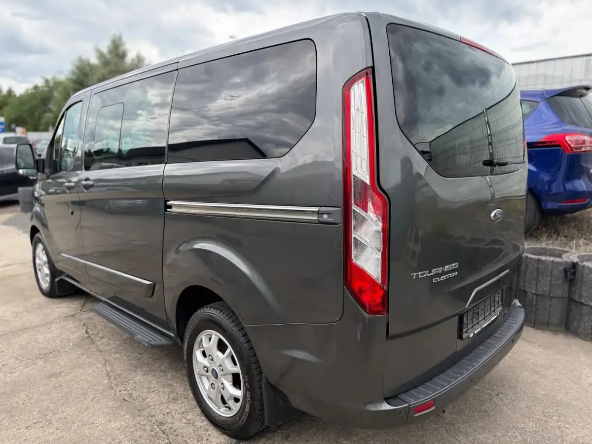 Gebraucht Ford Transit Tourneo 155 PS (114 kW) 2015 Grau Van / Kleinbus