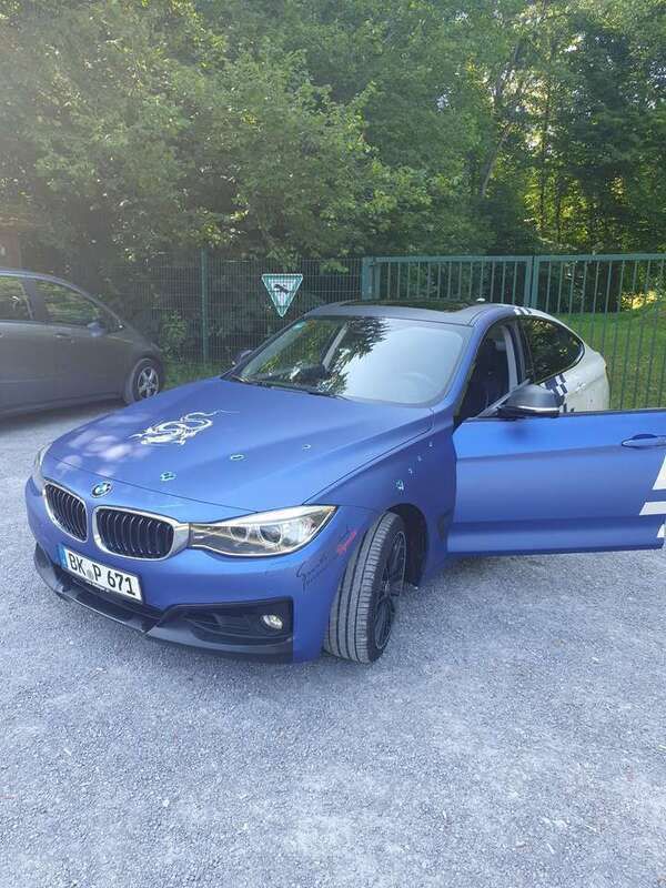 Weiß Gebraucht 2016 BMW 330 Kleinwagen | 20.500 € (Teuer) - Bild 1/4