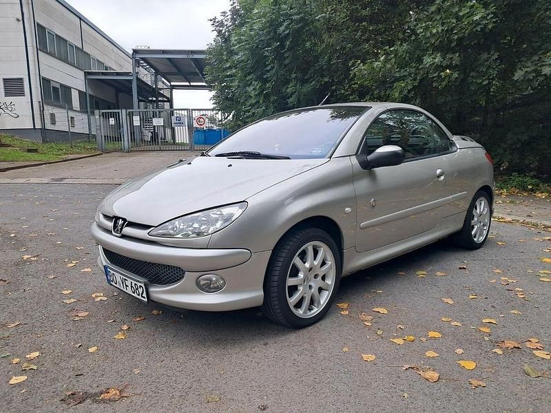 Silber Gebraucht 2003 Peugeot 206 CC Roland Garros Cabrio | 1.750 € (Guter Preis) - Bild 1/4