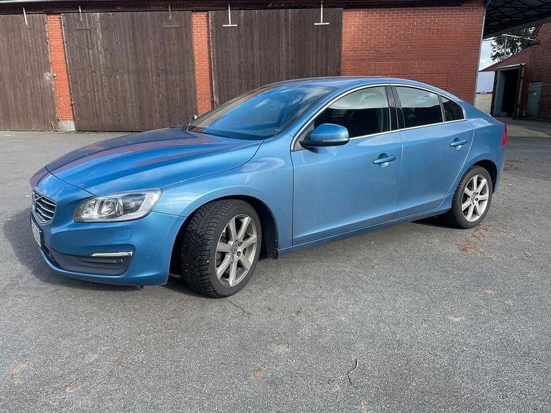 Gebraucht Volvo S60 Momentum 190 PS (139 kW) 2017 Blau Limousine