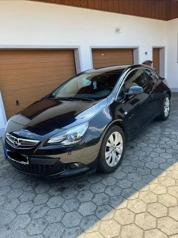 Gebraucht Opel Astra GTC 120 PS (88 kW) 2015 Schwarz Limousine
