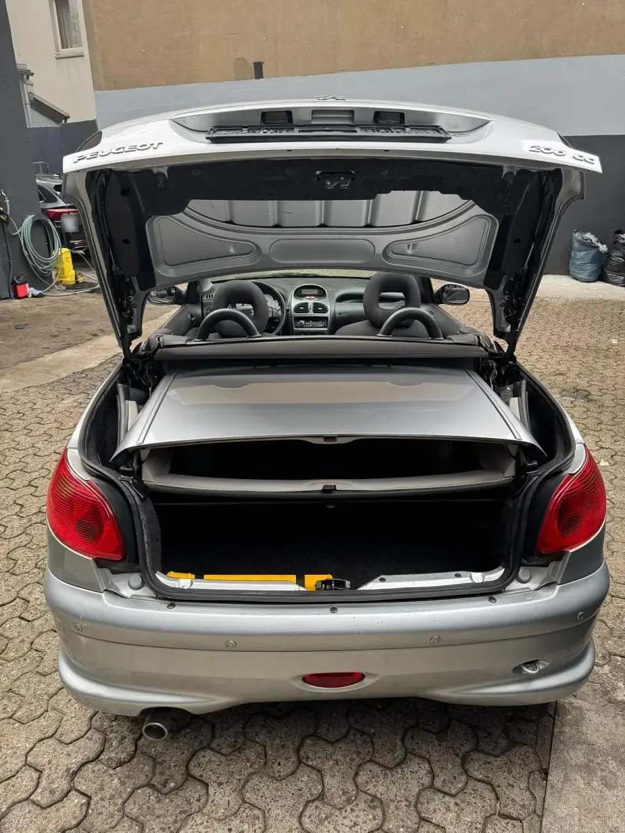 Gebraucht Peugeot 206 CC 109 PS (80 kW) 2004 Silber Cabrio