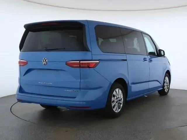Gebraucht VW Multivan Basis 177 PS (130 kW) 2025 Medium blue metallic Van / Kleinbus