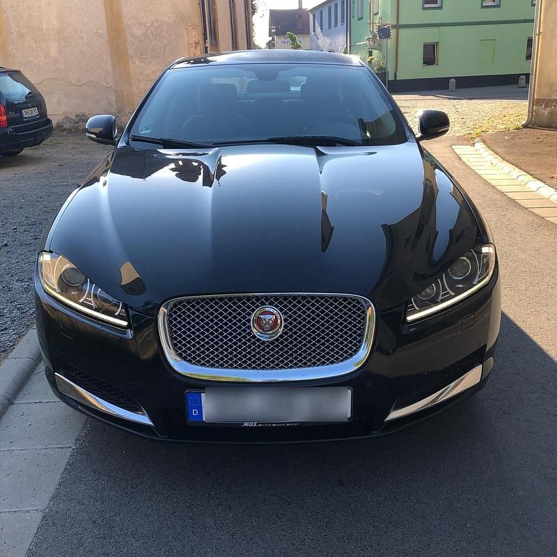 Schwarz Gebraucht 2013 Jaguar XF Limousine | 10.000 € (Superpreis) - Bild 1/4