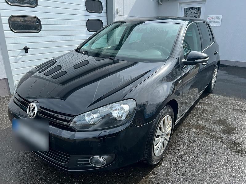 Gebraucht VW Golf VI Match 105 PS (77 kW) 2012 Schwarz Kleinwagen