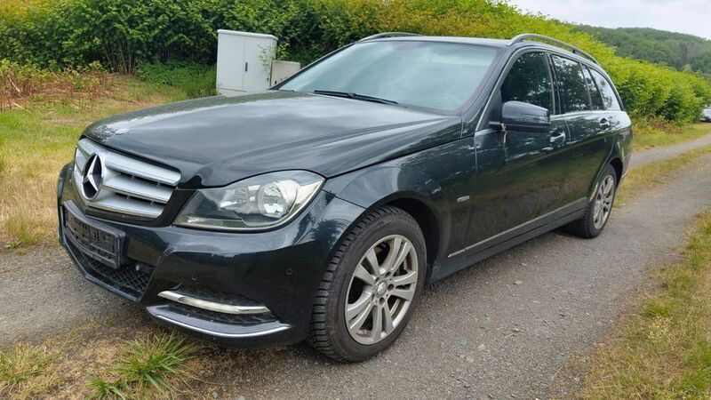 Schwarz Gebraucht 2011 Mercedes C220 Limousine | 4.499 € (Guter Preis) - Bild 1/4