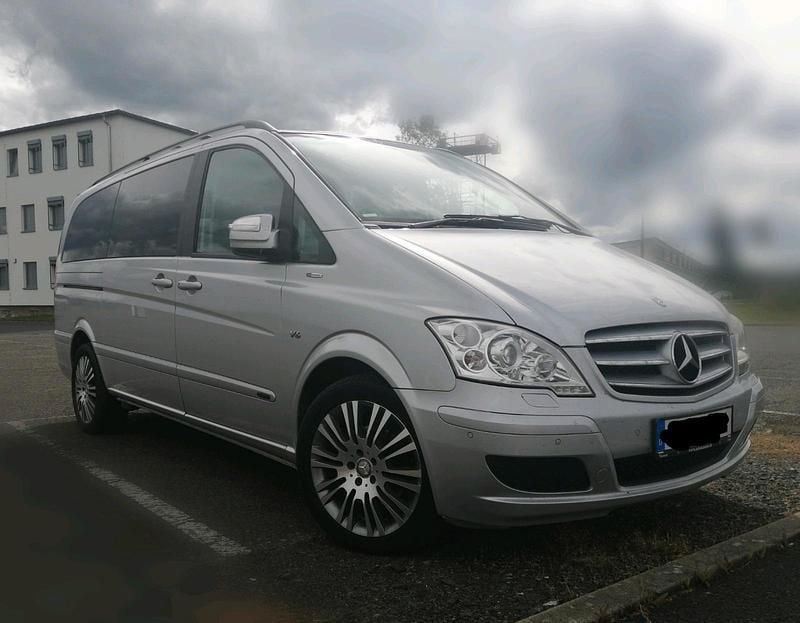 Silber Gebraucht 2011 Mercedes Viano Edition Van / Kleinbus | 14.750 € (Superpreis) - Bild 1/4