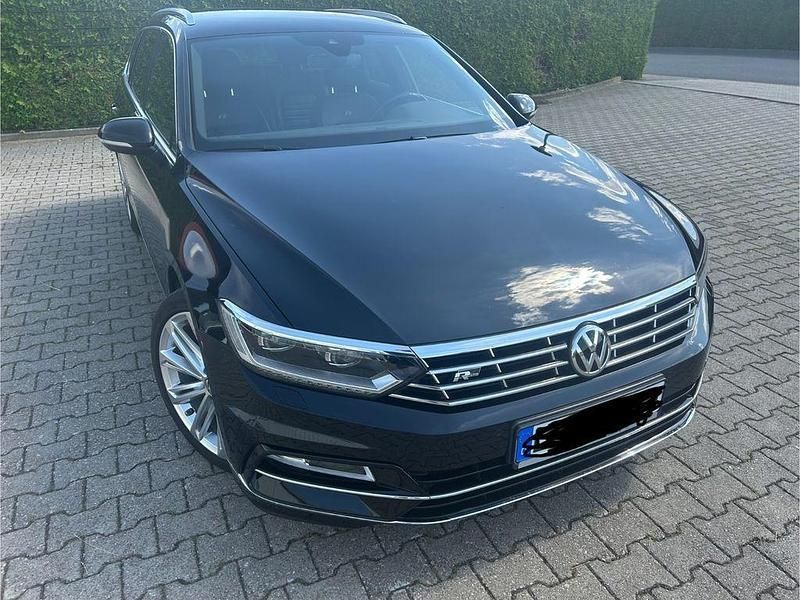 Schwarz Gebraucht 2019 VW Passat R-line Kombi | 25.200 € (Fairer Preis) - Bild 1/4