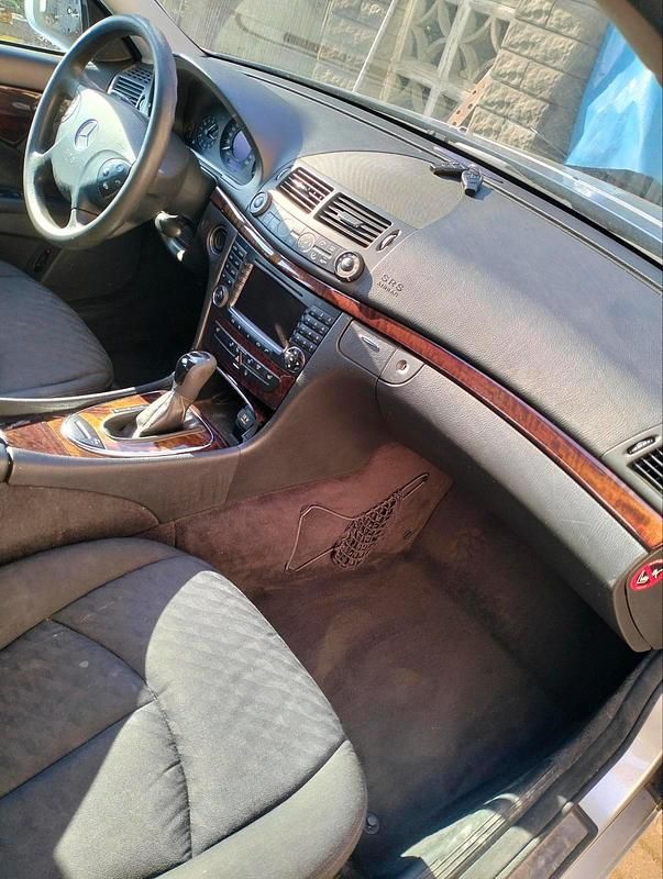 Gebraucht Mercedes E280 177 PS (130 kW) 2005 Silber Limousine