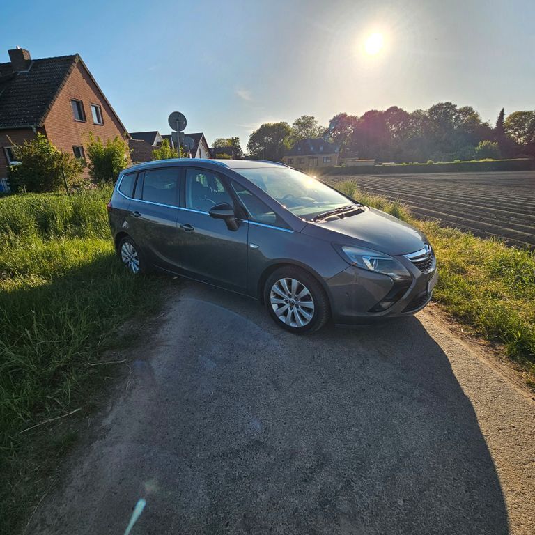 Grau Gebraucht 2015 Opel Zafira Tourer Van / Kleinbus | 7.600 € (Fairer Preis) - Bild 1/4