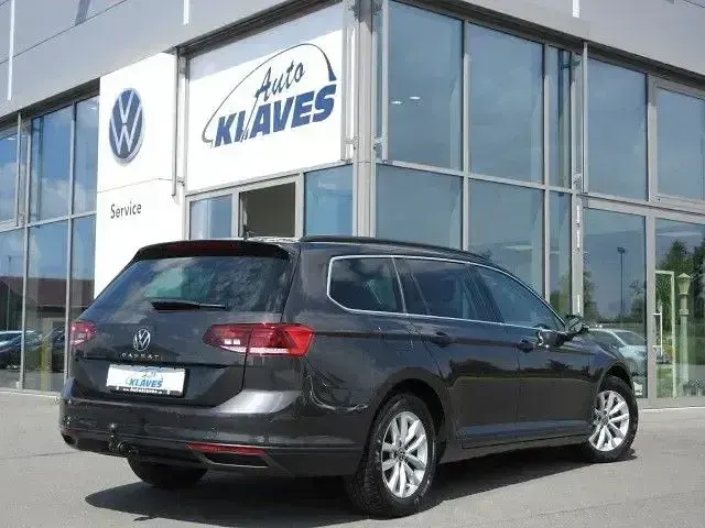 Gebraucht VW Passat 150 PS (110 kW) 2022 Grau Kombi