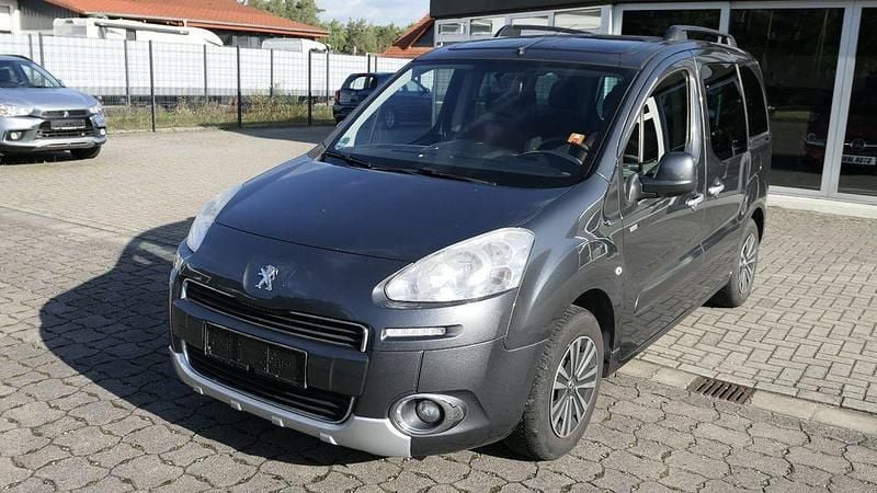Grau Gebraucht 2013 Peugeot Partner Tepee Style Van / Kleinbus | 4.990 € (Fairer Preis) - Bild 1/4