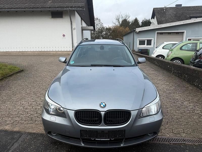 Gebraucht BMW 525 192 PS (141 kW) 2004 Grau Kombi