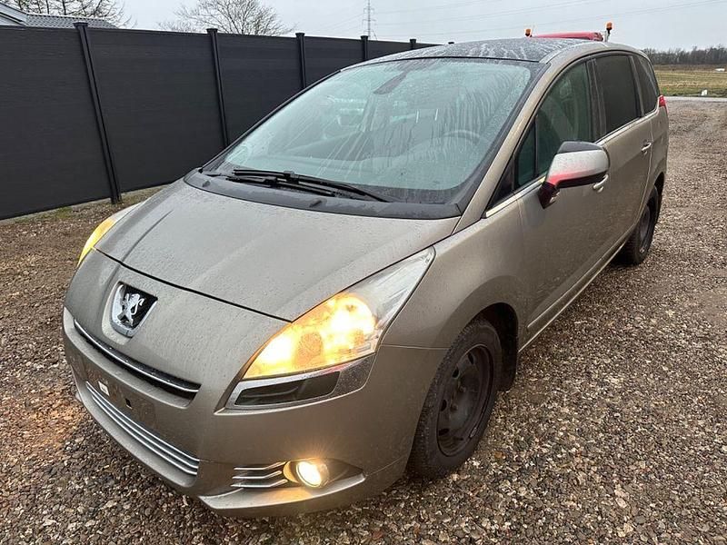 Grau Gebraucht 2010 Peugeot 5008 Premium Limousine | 2.000 € (Guter Preis) - Bild 1/4