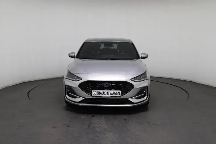 Gebraucht Ford Focus ST-Line 155 PS (114 kW) 2025 Silber, moondust silber Limousine