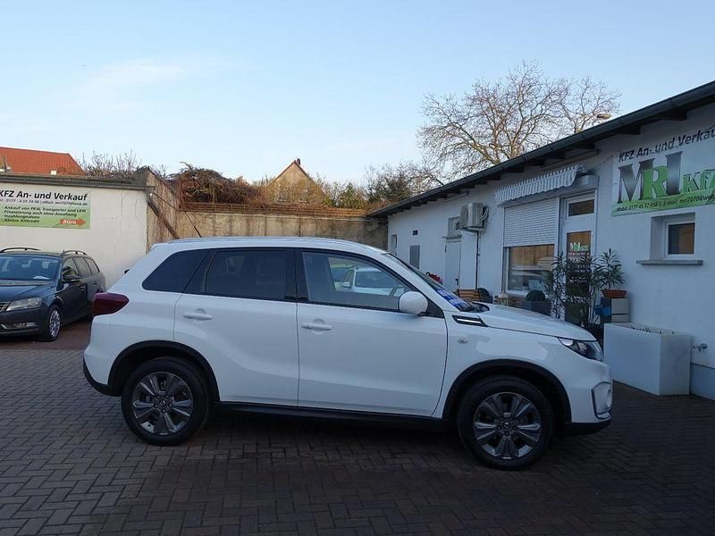 Gebraucht Suzuki Vitara 129 PS (94 kW) 2020 Weiß SUV