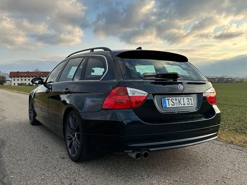 Gebraucht BMW 325 218 PS (160 kW) 2007 Grün Kombi