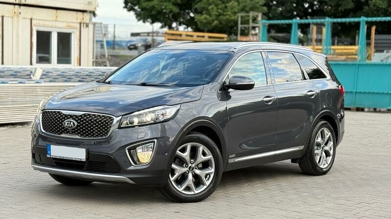 Grau Gebraucht 2017 Kia Sorento Platinum Edition SUV | 14.999 € - Bild 1/4