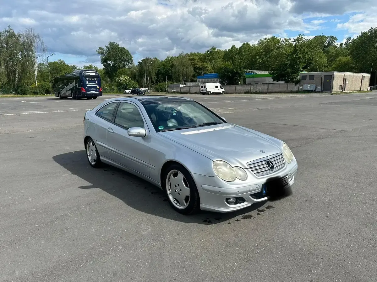 Second-hand Mercedes C220 143 CP (105 kW) 2005 Argintiu Berlinǎ