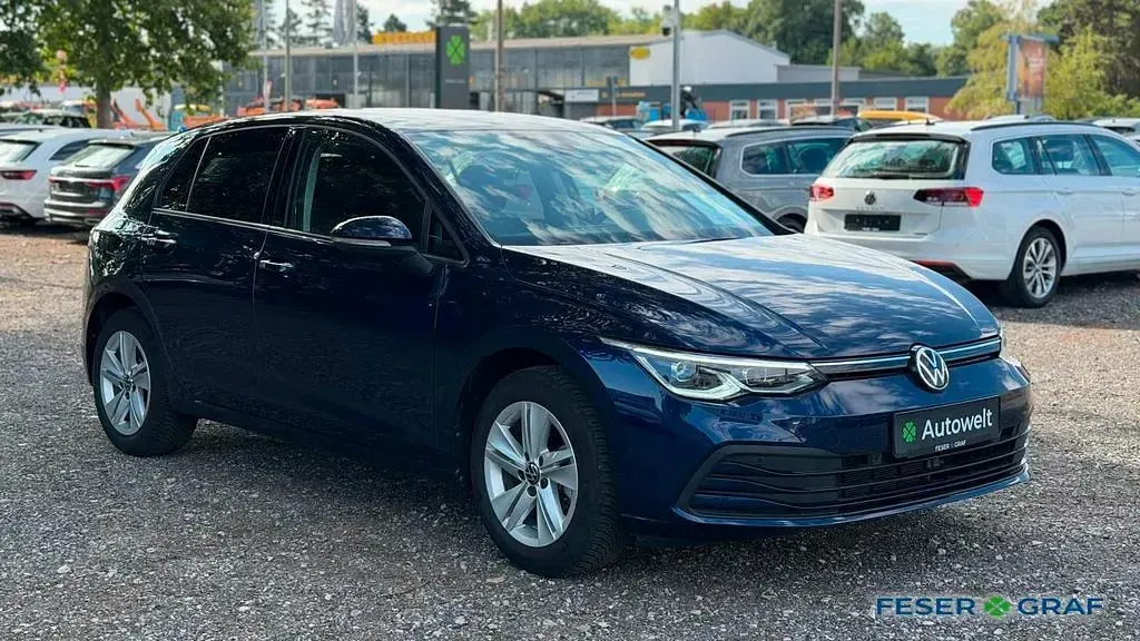 Gebraucht VW Golf VIII Life 131 PS (96 kW) 2023 Atlantic blue metallic Limousine