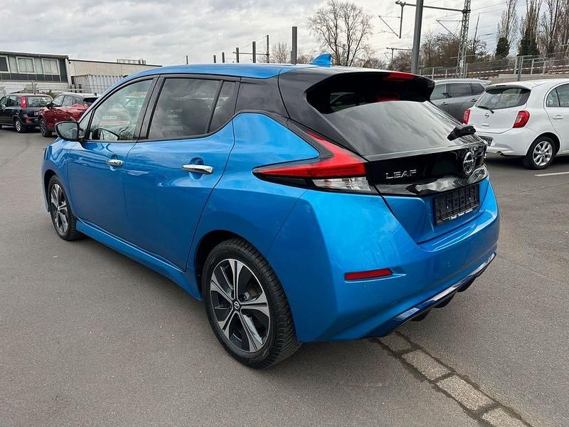 Gebraucht Nissan Leaf N-Connecta 110 kW (150 PS) 2022 Blau Kleinwagen