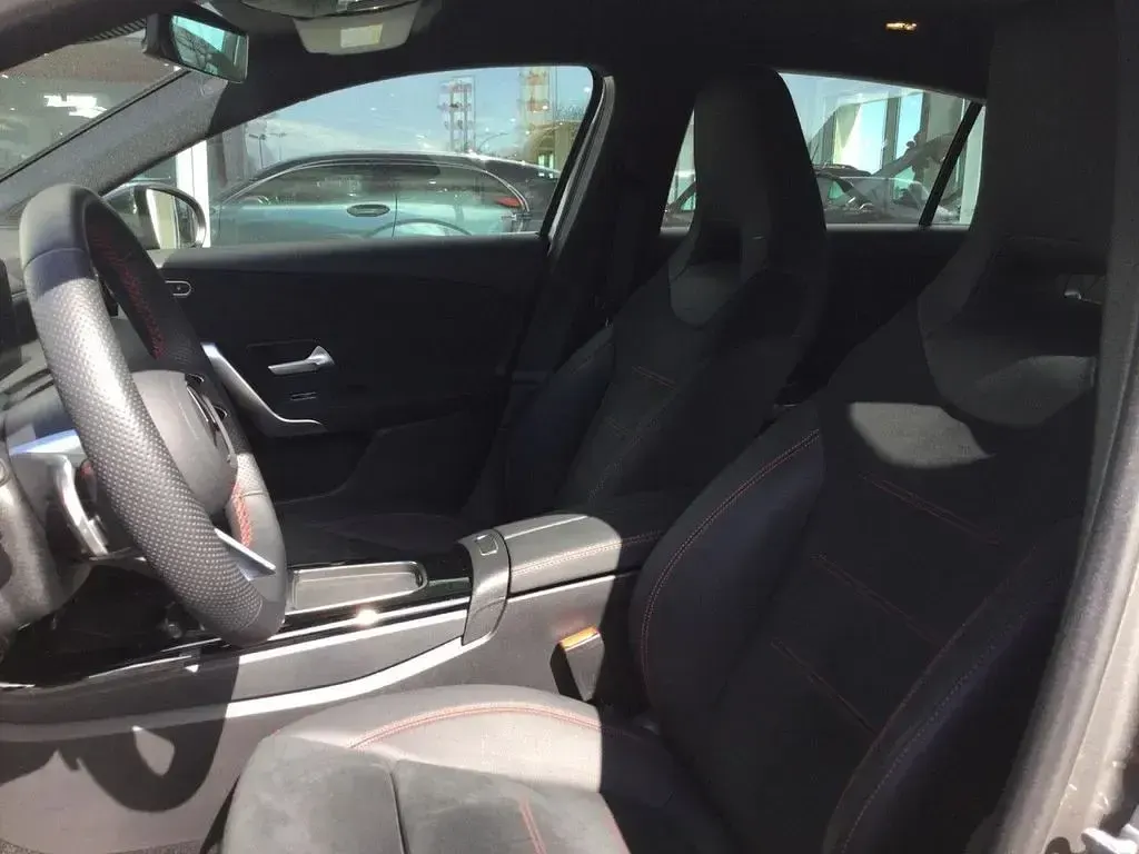 Gebraucht Mercedes A200 Advanced Plus 163 PS (119 kW) 2024 Mountaingrau (metallic) Limousine