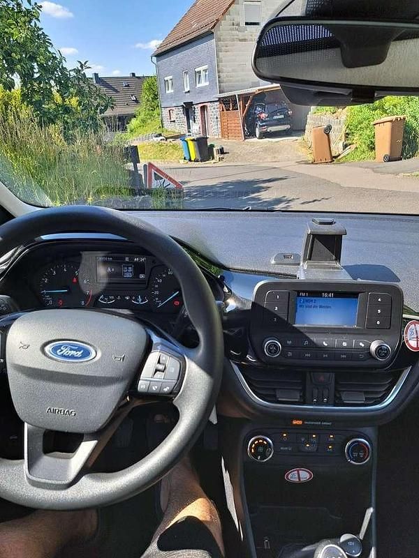 Blau Gebraucht 2019 Ford Fiesta Trend Kleinwagen | 6.600 € (Fairer Preis) - Bild 1/4